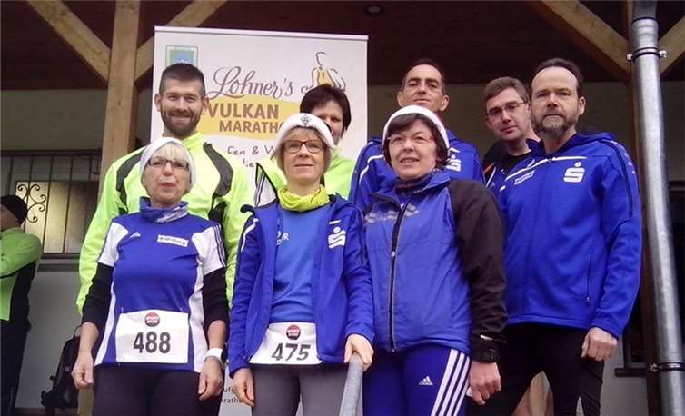 Vor dem Start des Nikolaus-Laufs in Auderath. Privat