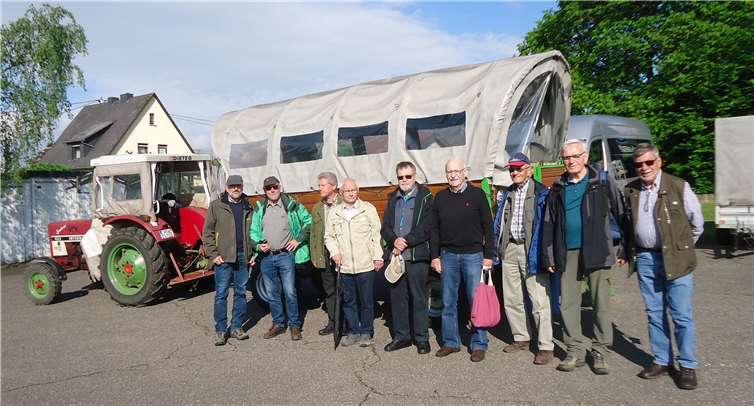 Vor dem Start (v.l.n.r.): Bernd Kuha, Hermann Schäfer, Friedel Nass, Kilian Schmitz, Arno Siebeneichler, Günter Haasenritter, Siegbert Utikal, Heinfried Willer, Manfred Müller.privat