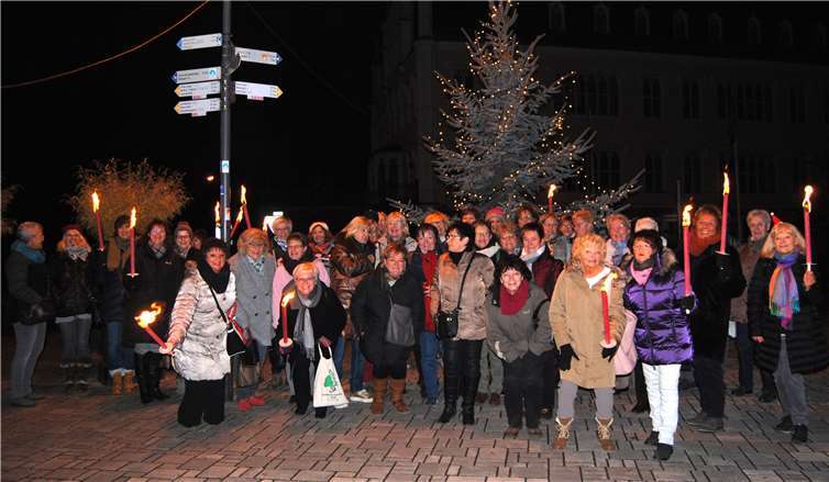 Vor dem Weihnachtsbaum vor dem Schloss war noch Zeit für ein Gruppenfoto. -PS-