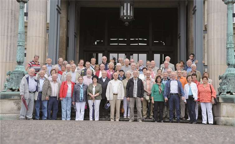 Vor den Toren der Villa ließen es sich die Reisenden nicht nehmen ein kleines Ständchen zu singen. privat