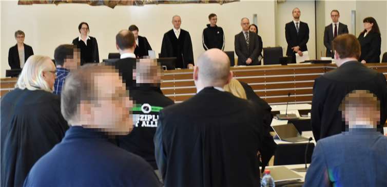 Vor der 12. Großen Strafkammer des Landgerichts Koblenz begann der Prozess gegen die 13 Mitglieder des rechten „Aktionsbüros Mittelrhein“. Fotos: HEP