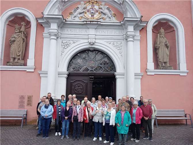 Vor der Basilika St. Salvator in Prüm.  Foto: privat
