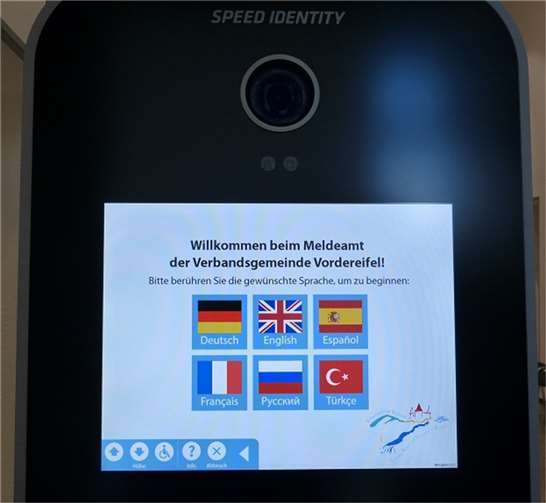Vor der Beantragung können die erforderlichen Daten schon digital am Automaten erfasst werden.