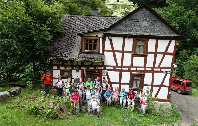 Vor der Bornsmühle ergab sich die Gelegenheit für ein Gruppenfoto. privat
