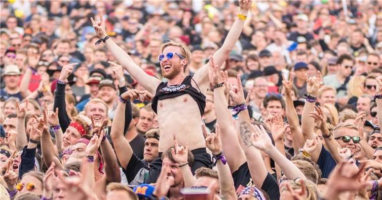 Vor der Bühne ist die Stimmung immer gut - auf den Campingplätzen aber auch! Foto: Axel Live Pictures / Archiv