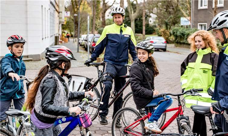 Vor der Fahrradprüfung sollten Kinder nicht unbegleitet mit dem Rad im öffentlichen Verkehrsbereich unterwegs sein.Deutscher Verkehrssicherheitsrat e. V., Bonn