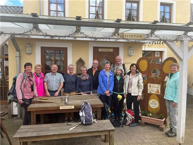 Vor der Mausefalle in Neroth. Quelle: Eifelverein Kaisersesch