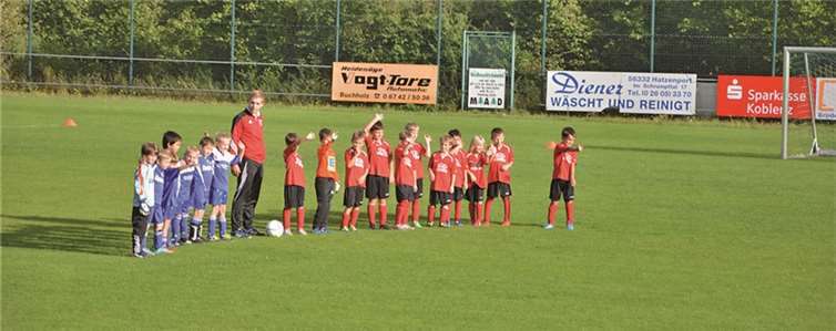 Vor der Partie zeigte sich die F-Jugend gut gelaunt. privat