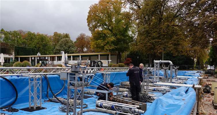 Vor der Startschuss zur Klangwelle wird im großen Stil aufgebaut. KG