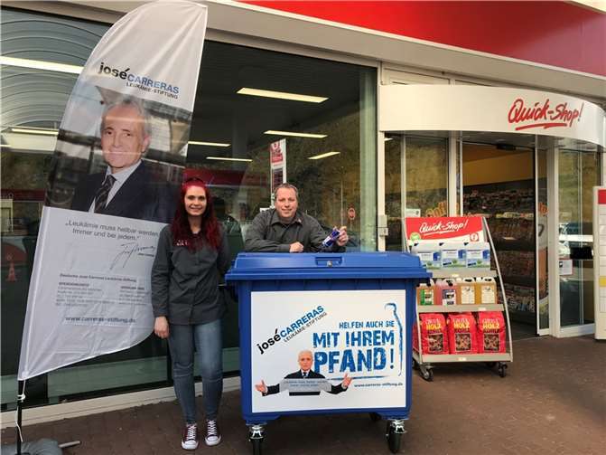 Vor der Tankstelle ist ein Mülltonne für das Pfand bereitgestellt. Foto: privat