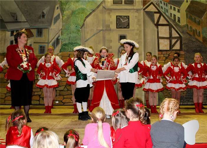 Vor der Verleihung des Heimatordens verlas Prinzessin Amelie I. ihre Regierungserklärung.