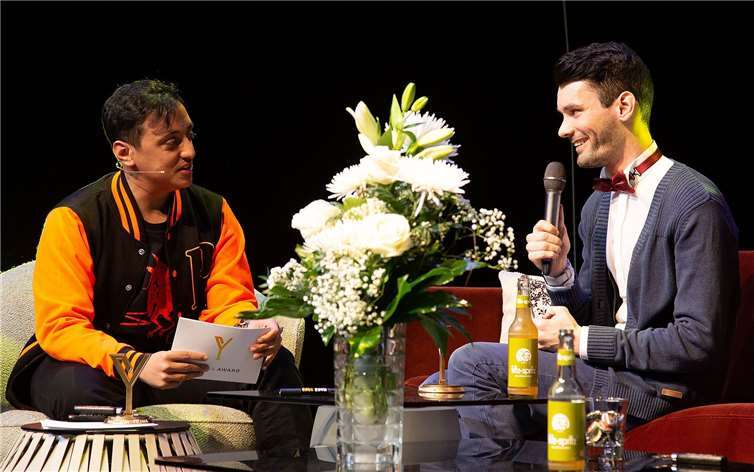 Vor der Verleihung gab es noch Fragen zu beantworten.