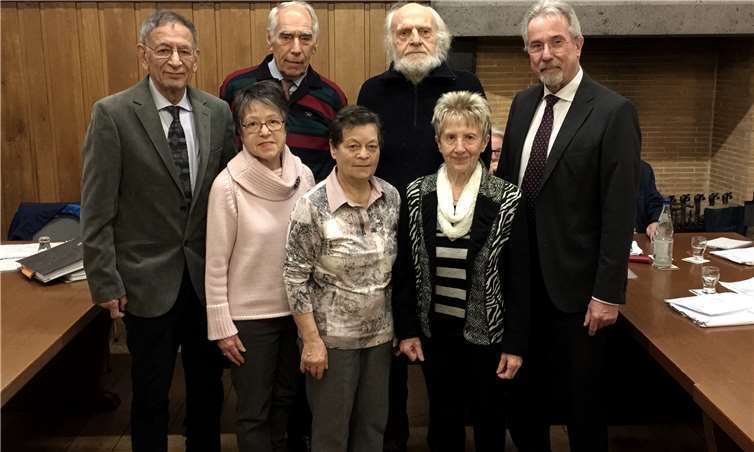Vor der letzten Stadtratssitzung ehrte Stadtbürgermeister Hans Georg Faust verdiente Ehrenamtler. Foto: DL