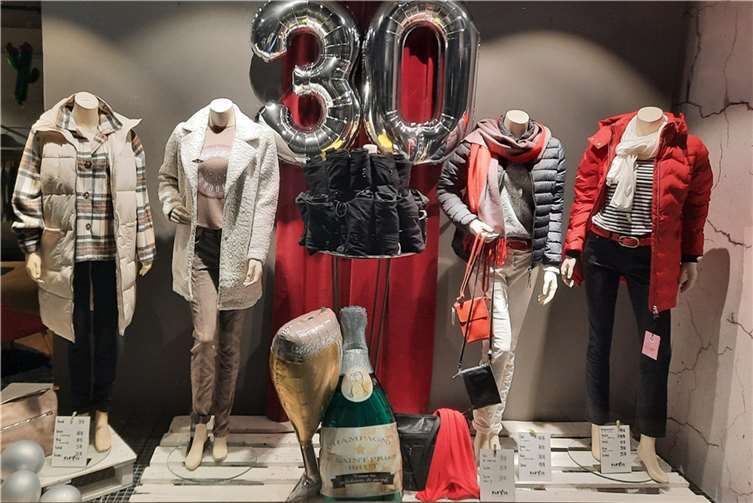 Vor dreißig Jahren, genauer gesagt am 15. Juni 1991, begann in der Meckenheimer Glockengasse 1 die Erfolgsgeschichte des Damenmode-Fachgeschäftes KAKTUS.Fotos: DU