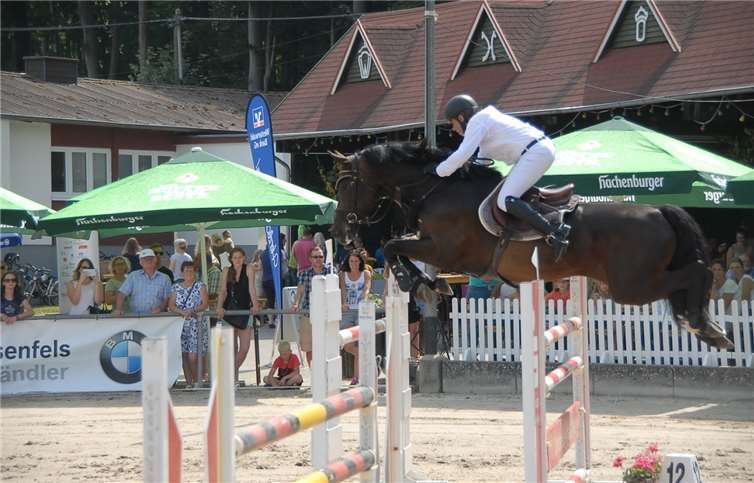 Vor einer Woche sicherte er sich in Kurtscheid den Landesmeistertitel, jetzt pilotierte der für Montabaur-Horressen startende Manfred Scheid aus Rüber in der Eifel zwei seiner Pferde auf die vordersten Plätze im schwersten Springen des Turniers.