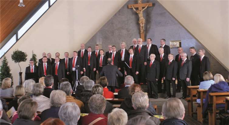 Vor gut gefüllten Rängen lieferten die Sangesbrüder eine überzeugende Performance. Michael Merz