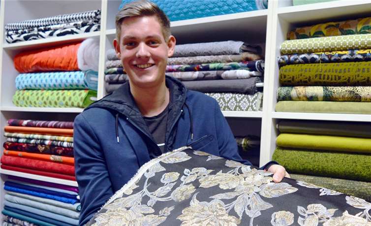 Vor seinem Einzug in die XL-Wohngemeinschaft von ProSieben hat der Koblenzer Felix Leßmeister (20) in einem Stoffgeschäft gearbeitet. Foto: CF