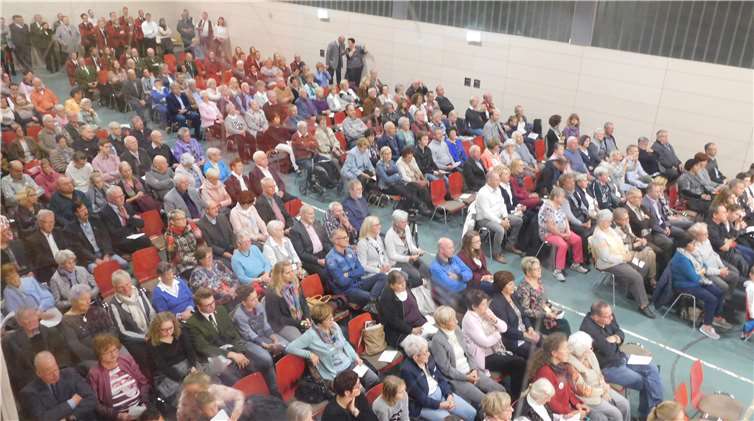 Vor vollem Saal spielten die Musikvereineihr 42. Gemeinschaftskonzert.