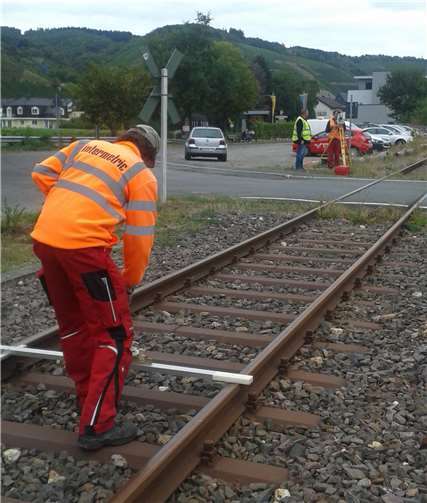 Vorarbeiten am Bahnübergang Dernau-Steinbergsmühle: Hier sind Halbschranken geplant. Foto: WITE
