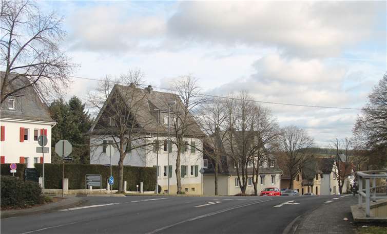 Voraussichtlich im Mai rollen an der Kreuzung Elgendorfer Straße / Fürstenweg die Bagger an. Dann soll hier für rund 1,2 Mio. Euro ein Verkehrskreisel gebaut werden.