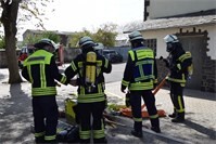 Großübung der Feuerwehren Kehrig und Umgebung zur Menschenrettung und Brandbekämpfung