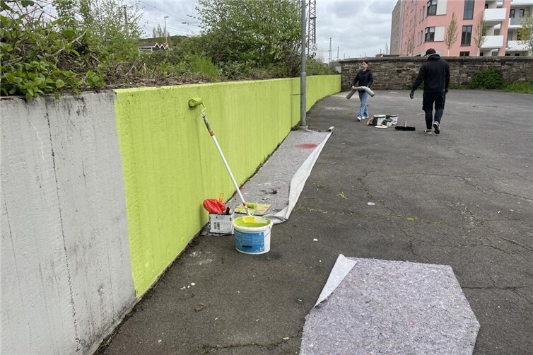 Vorbereitung der Graffiti Wand durch Dater123 und QM