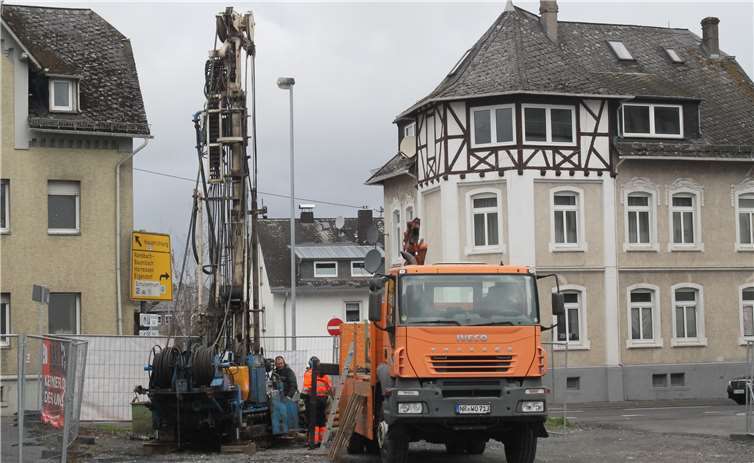 Vorbereitungen für den Neubau des Verbandsgemeindehauses: Anhand von Bohrungen wird der Baugrund geologisch begutachtet. Die Daten werden für die Planung der Statik benötigt. Foto: VG Montabaur