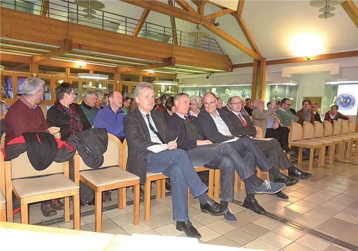 Vordere Reihe (v.l.n.r.) Bürgermeister Stefan Raetz, Dr. Oliver Funken (Vorstandsmitglied der Ärztekammer Nordrhein und Rheinbacher Hausarzt), Reiner Cremer (Vorsitzender des Vorstands der Kreisstelle Rhein-Sieg der Kassenärztlichen Vereinigung Nordrhein und Facharzt für Allgemeinmedizin), Privatdozent Dr. Albert Lukas (Chefarzt Zentrum für Altersmedizin im Malteser Krankenhaus Seliger Gerhard Bonn/Rhein-Sieg).privat