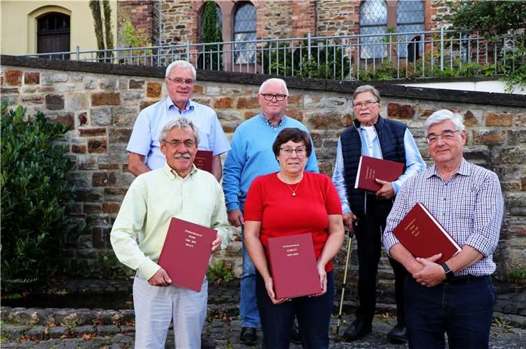 Vordere Reihe von links: Dieter Ehm, Doris Löcher, Rudi Himmerich. Obere Reihe: Michael Thiesen, Dietmar Gerharz, Jürgen Johannsen. Foto: privat