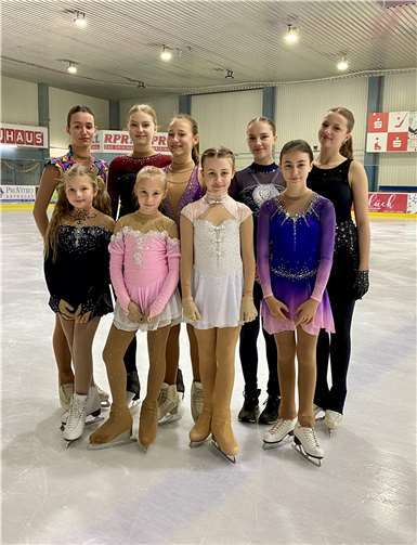 Vordere Reihe von links nach rechts: Alexia Herrmann, Melina Sajaz, Julie Krieger, Milana Fink; Hintere Reihe von links nach rechts: Chiara Jost, Nastasia Schwarz, Maya Jost, Sophia Silbert, Jana Herrmann. Foto: NEC