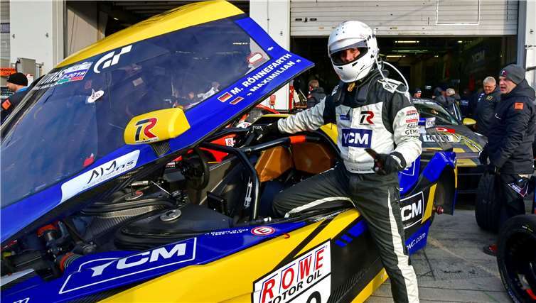 Vorfreude auf das Rennen mit dem KTM X-Bow von Teichmann Racing bei Maik Rönnefahrt:. Noch ahnte der Schreinermeister aus Dernau nicht, dass das Rennen nur eine Runde dauern sollte.