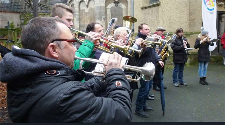 Vorfreude auf das Weihnachtsfest verbreiteten die Remagener Adventsbläser.privat