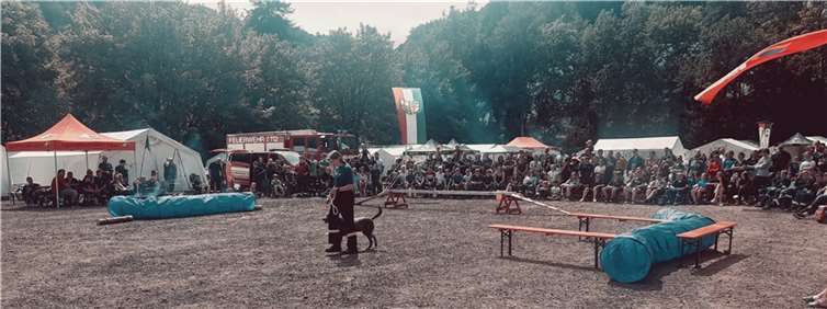 Vorführung der Hundestaffel aus Lahnstein.