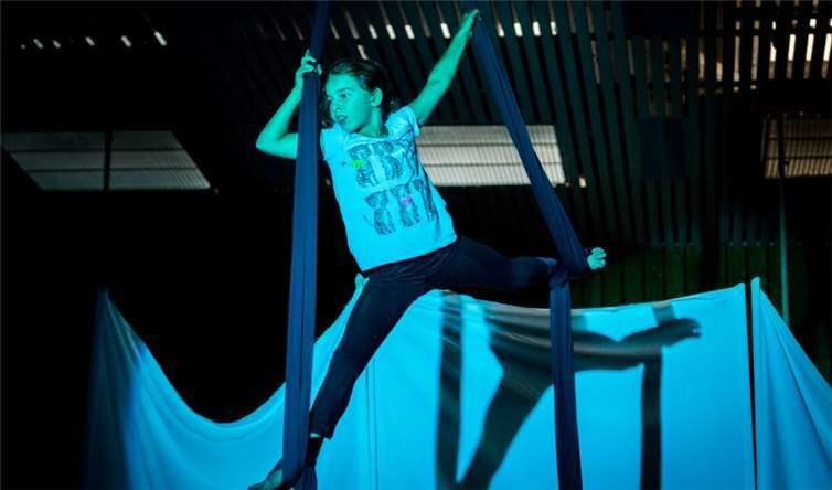 Vorführung der von Helmut Meixner geleiteten Zirkus-AG.  Claus Kuhlen