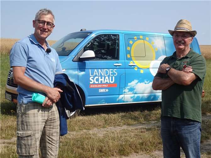 Vorgespräch zur Wetterreportage, Markus Bundt und Razejung Willi Unschuld (v.l.). Foto: Lehmer Razejunge e.V.