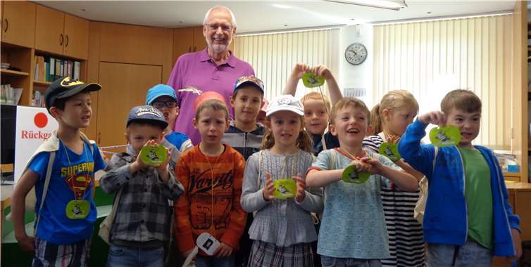 Vorlesepate Klaus Gottschalk mit der Vorschulkindergartengruppe „Rappelkiste“.Foto: privat