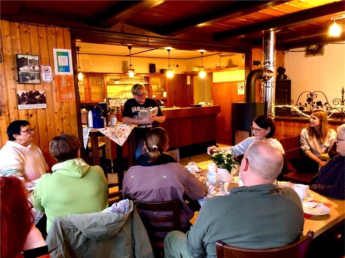 Vorleserin Frauke Zerres zog die Zuhörenden in den Bann der Geschichten.  Foto: privat
