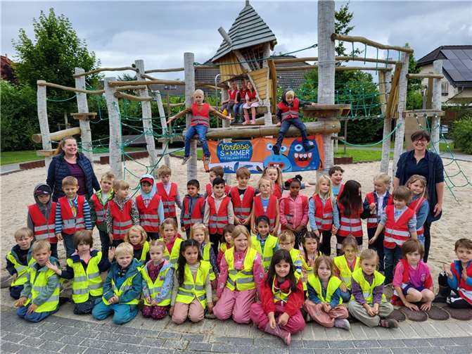 Vorlesesommer startet in Kripp wieder auf dem Spielplatz mit Unterstützung der Elterninitiative „Vorlesen am Freitag“ der KiTa St. Johannes Nepomuk. Foto: S. Jürries