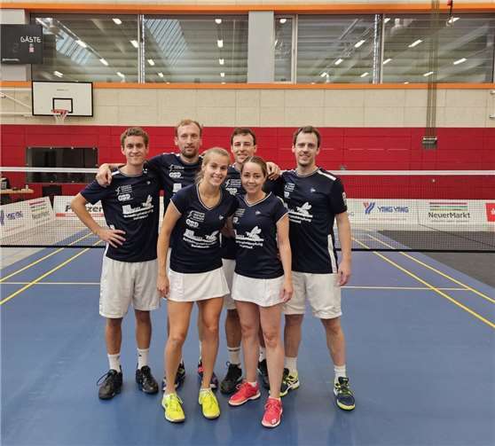 Vorne: Antonia Remakulus (li.) und Sarah Pinnen. Hinten v.li.: Leo Johnson, Oliver Schmidt, Thilo Mund und Timm Griesbach.Foto: privat