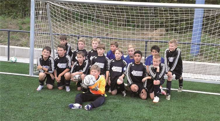 Vorne: Lukas. Vordere Reihe von links nach rechts: Aaron, Philip, Olli, Simon, Tobi, Rashid, Keno. Hintere Reihe von links nach rechts: Alex, Nicolas, Max, Matin, Ben, Max, Johann. Privat