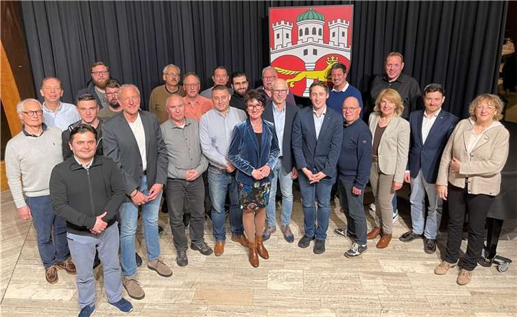 Vorne in der Mitte CDU-MdL Petra Schneider, umringt von Mitgliedern des Remagener CDU-Stadtverbandes.  Foto:CDU Remagen