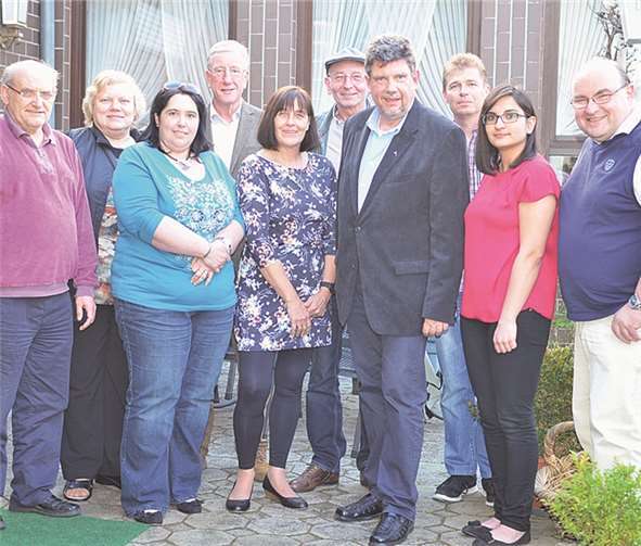 Vorne v.l.: Erich Distelkamp, Dagmar Schermuly, Carmen Hunz-Gandert, Karin Rössler, Klaus Herbel, Zehra Bulut, Werner Macher. Hinten v.l: Albert Weiler, ; Bernhard Maier, Andreas Zirwes.privat