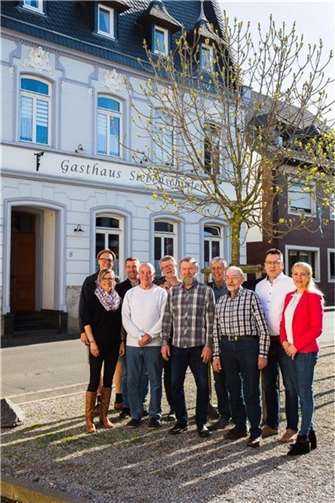 Vorne (v.l.): Stephanie Nink, Horst Waldvogel, Heinz Nink, Erwin Kern, Daniela Fiedler; hintere Reihe (v.l.): Boris Fier, Michael Nink, Ralph Jäger, Willi Bresgen, Sascha Fiedler