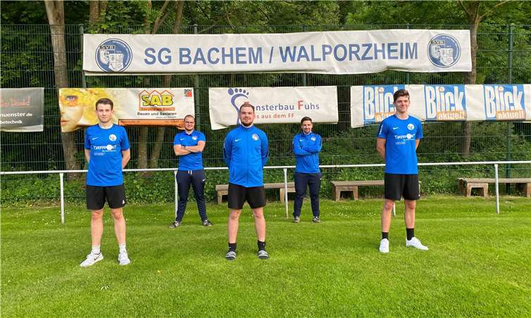 Vorne v.li. Jonathan Schneider, Tim Bethke und Jan van Weenen. Hinten v.li. Thomas Meyer, Christopher Krah.Quelle: SG Bachem/Walporzheim