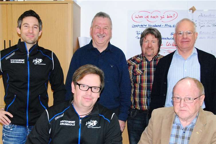 Vorne, von links: Jan Jakobi, Geschäftsführer Tennisschule jaja, Günter Eytel, erster Vorsitzender Post-Sportverein. Hinten, von links: Nils Tittizer, Stützpunktleiter Koblenz, Hans-Willi Koch, Abteilungsleiter Tennis, Norbert Lambach, dritter Vorsitzender des Post-SV, Rainer Huzel, zweiter Vorsitzender des Post-SV.Anja Wilberg