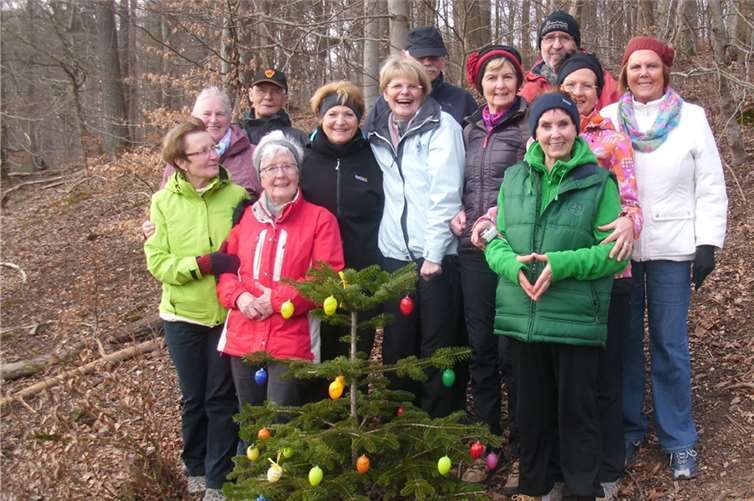 Vorösterliches Picknick mit Baumschmücken am Traumpfad.Privat