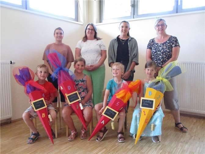 Vorschulkinder feiern Schultütenfest mit Regenbogenthema. Foto: Katja Meister