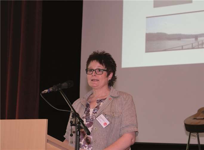 Vorsitzende Hildegard Joniszus begrüßt die Anwesenden und referiert über die 40-jährige Arbeit des VAMV Koblenz. DB