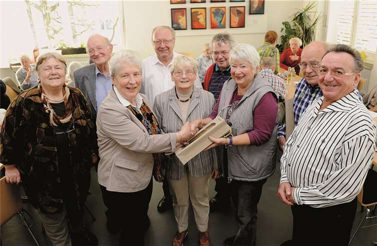 Vorsitzende Ingrid Frick dankte im Namen des Ortsvereins verdienten Mitgliedern. FIX