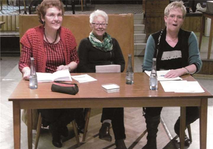 Vorsitzende, Kassiererin und Schriftführerin des FCC walten ihres Amtes. privat